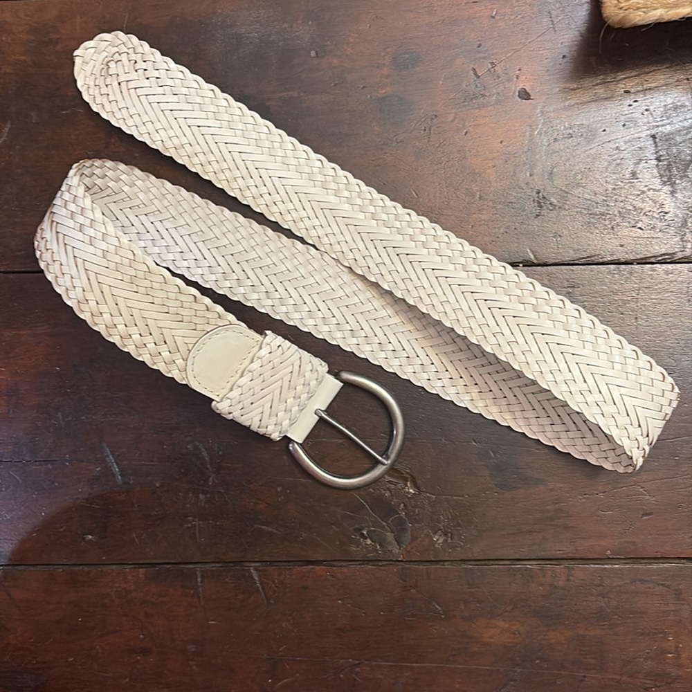 White Braided Women’s Wide Belt- Excellent Used Condition- Size L